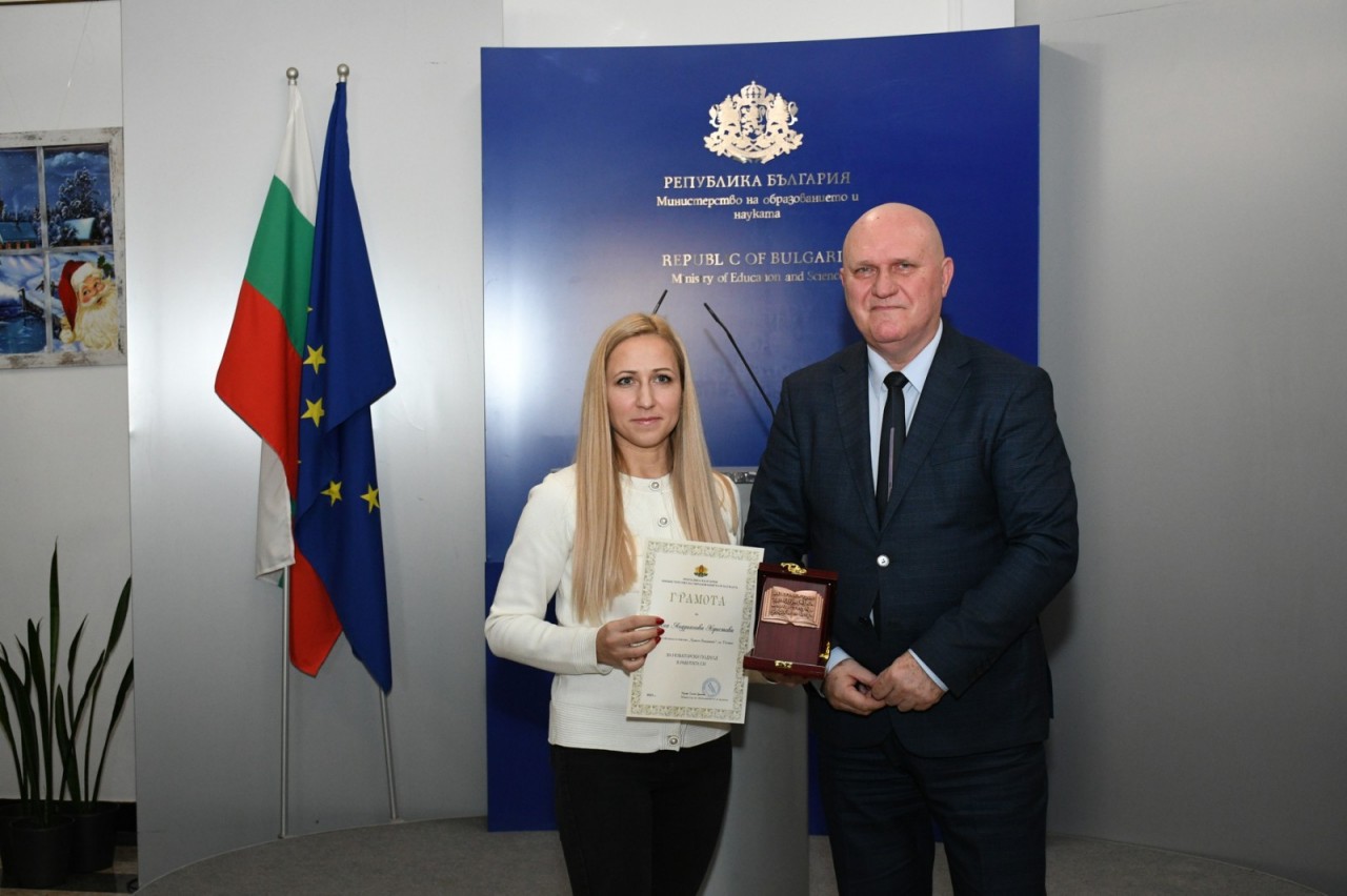 ПГОТ „Христо Бояджиев“-Плевен, взе участие в коледния базар на ППО в МОН.
